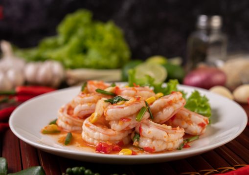 White shrimp salad with lettuce Corn and scallions, chopped.